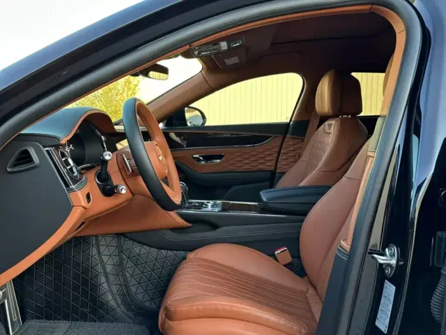 Bentley Flying Spur — Фото автомобиля 8