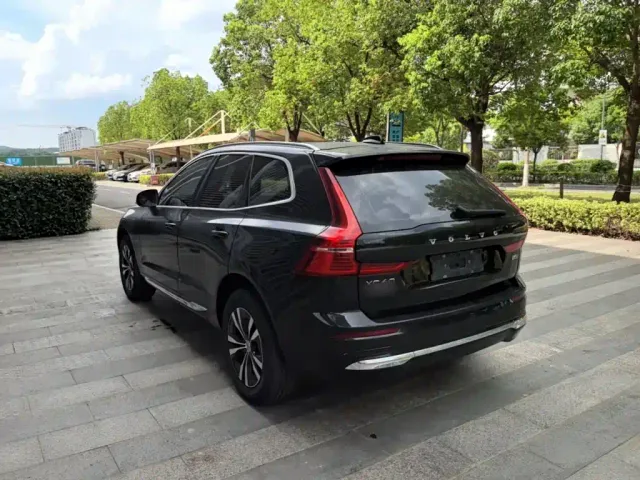 Volvo XC60 — Фото автомобиля 4