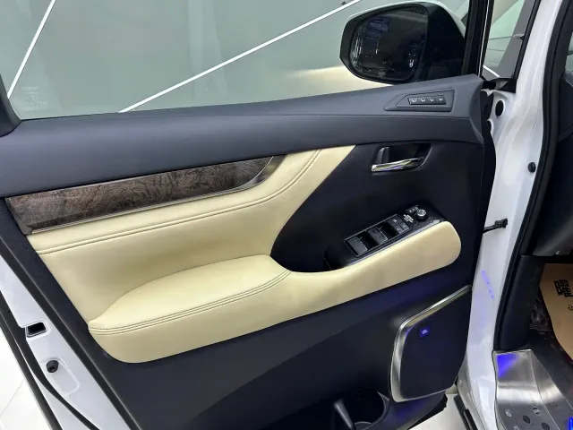 Toyota Vellfire — Фото автомобиля 7