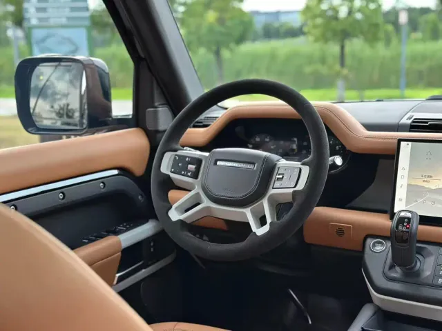 Land Rover Defender — Фото автомобиля 15
