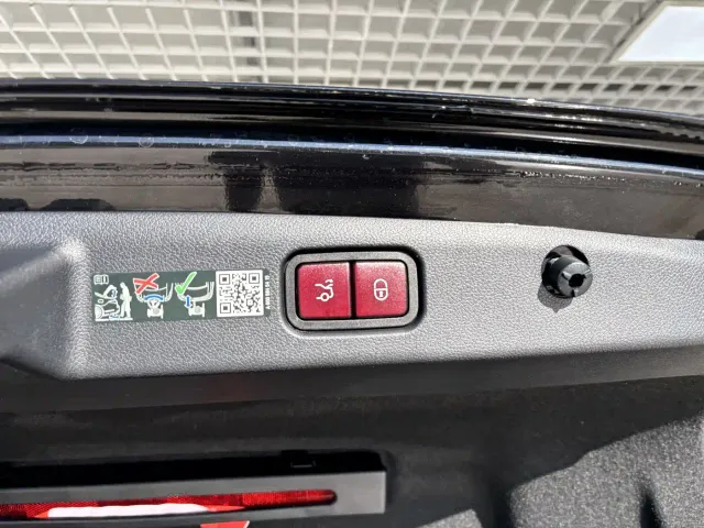 Mercedes-Benz E-Class — Фото автомобиля 29