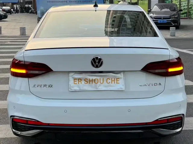 Volkswagen Lavida — Фото автомобиля 15