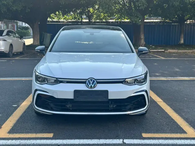 Volkswagen Golf — Фото автомобиля 2