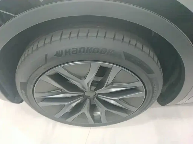 Tesla Model Y — Фото автомобиля 22