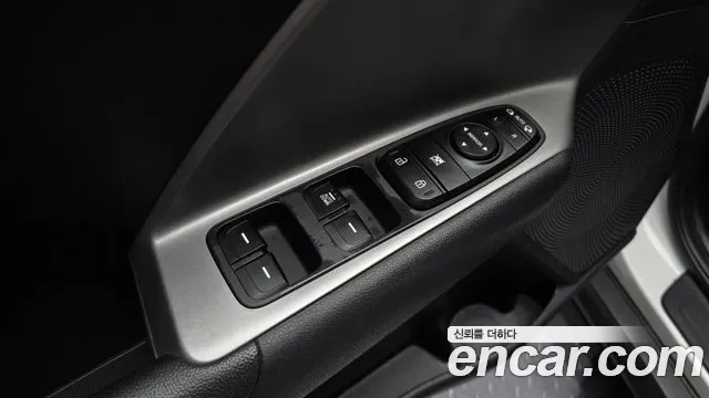 Kia Niro Niro Plus Light (Такси) — Фото автомобиля 19