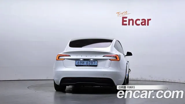 Tesla Model 3 — Фото автомобиля 4