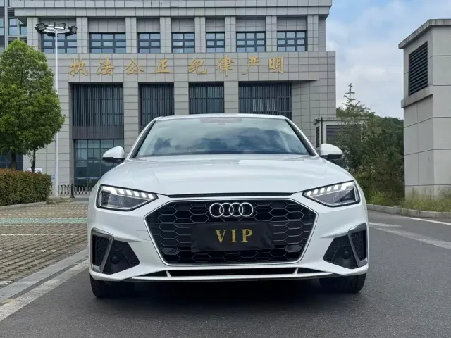 Audi A4L — Фото автомобиля 2