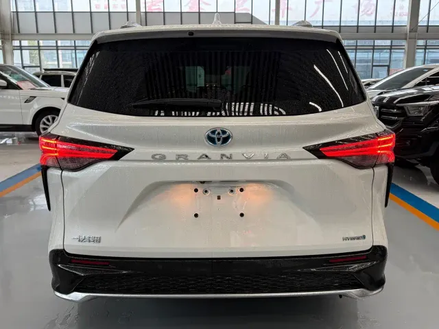 Toyota Granvia — Фото автомобиля 4