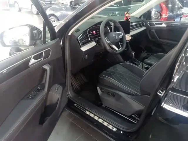 Volkswagen Tiguan L — Фото автомобиля 15