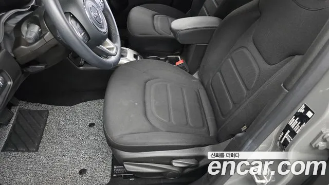 Jeep Renegade — Фото автомобиля 26