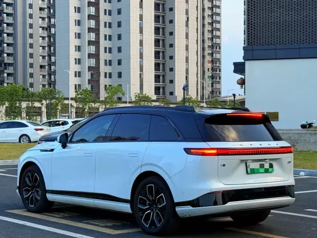 Xpeng G9 — Фото автомобиля 8