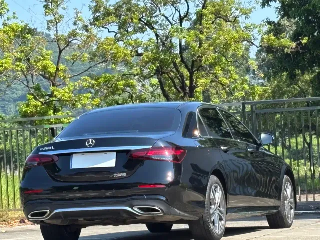 Mercedes-Benz E-Class — Фото автомобиля 17