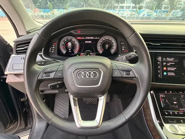 Audi Q7 — Фото автомобиля 8