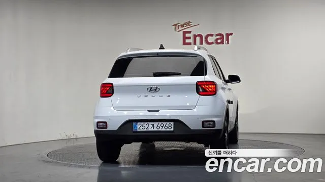 Hyundai Venue — Фото автомобиля 4