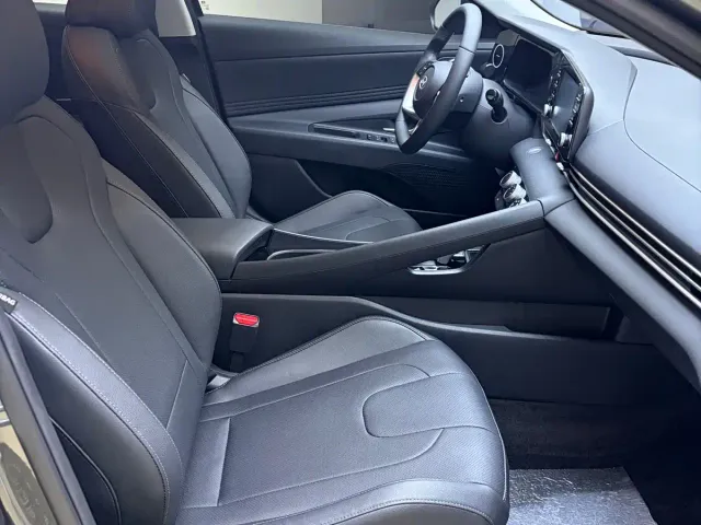 Hyundai Elantra — Фото автомобиля 12