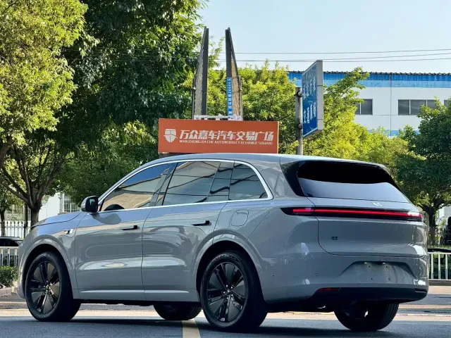 Li Auto L6 — Фото автомобиля 9
