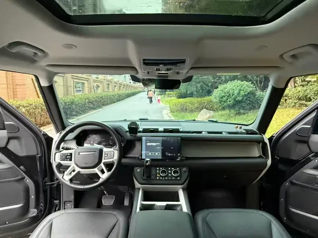 Land Rover Defender — Фото автомобиля 7