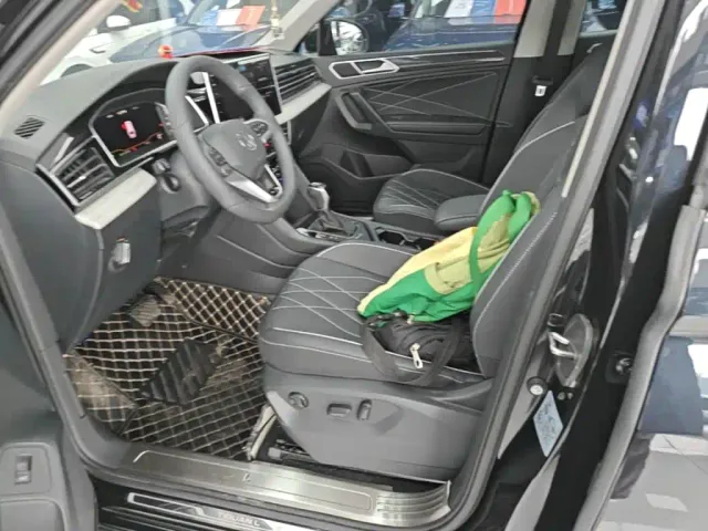 Volkswagen Tiguan L — Фото автомобиля 14
