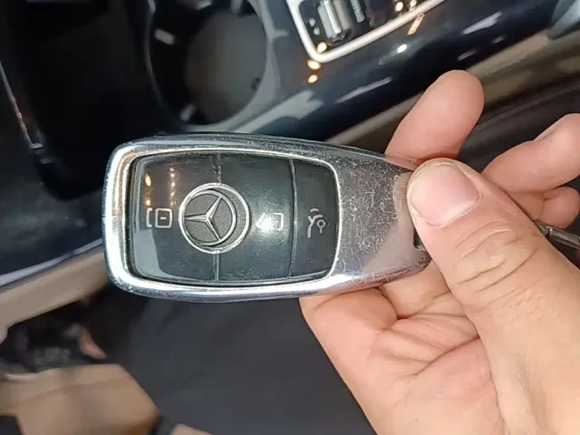 Mercedes-Benz EQC — Фото автомобиля 8