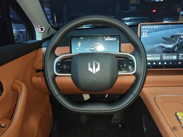 Leapmotor C10 — Фото автомобиля 10