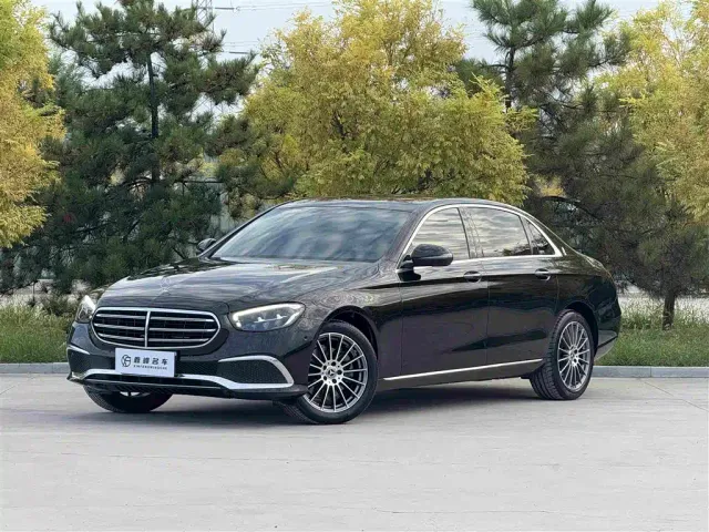 Фотография автомобиля — Mercedes-Benz E-Class