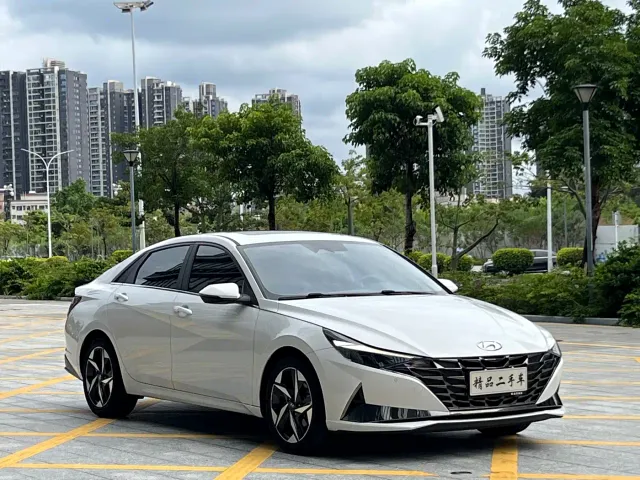 Hyundai Elantra — Фото автомобиля 3