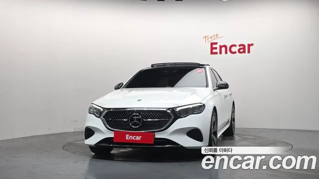 Mercedes-Benz E-Class — Фото автомобиля 3