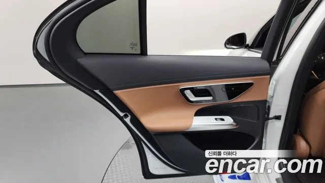 Mercedes-Benz E-Class — Фото автомобиля 25