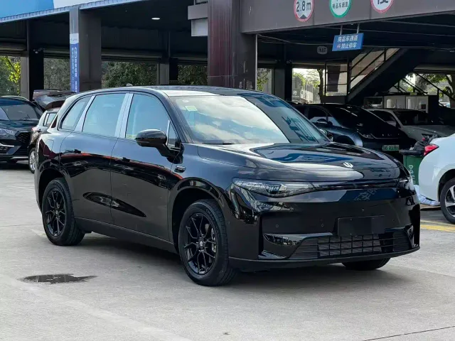 Leapmotor C10 — Фото автомобиля 9