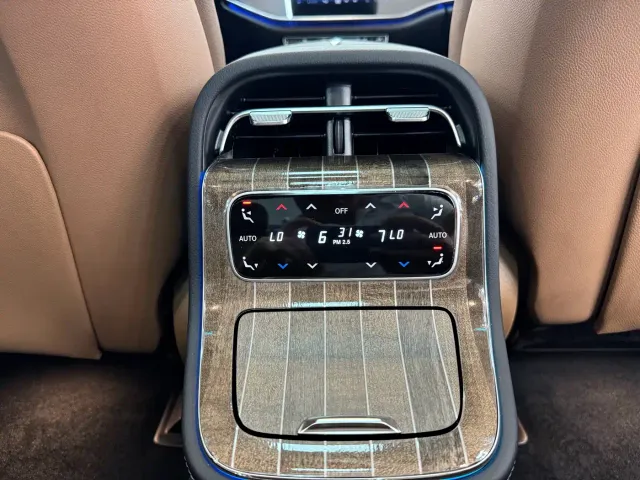 Mercedes-Benz E-Class — Фото автомобиля 12