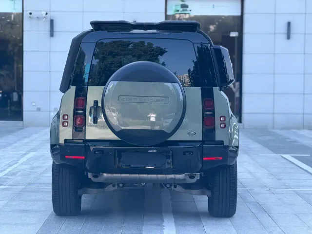 Land Rover Defender — Фото автомобиля 5