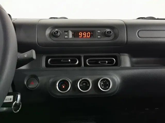 Wuling Zhiguang NEV — Фото автомобиля 12