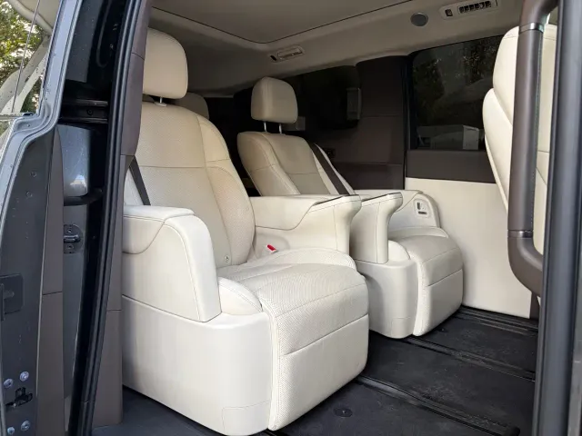 Li Auto MEGA — Фото автомобиля 8