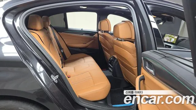 BMW 5-Series — Фото автомобиля 11