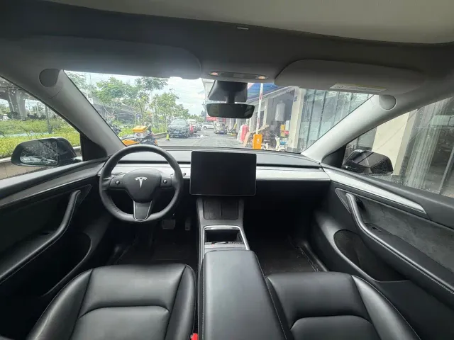 Tesla Model Y — Фото автомобиля 9