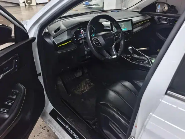 Roewe i5 — Фото автомобиля 9
