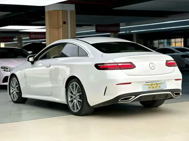 Mercedes-Benz E-Class — Фото автомобиля 8