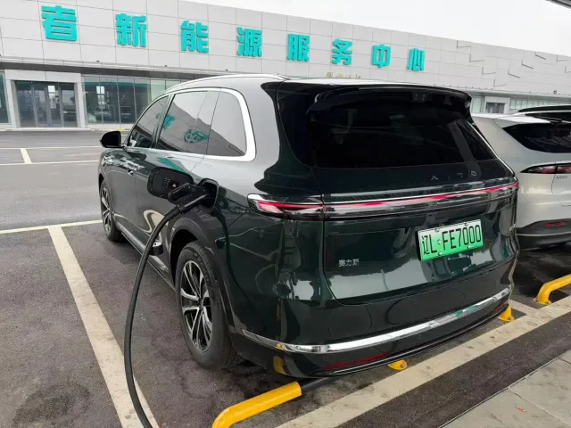 AITO Wenjie AITO M7 2026 Extended Range Ultra AWD 5-Seater — Фото автомобиля 4