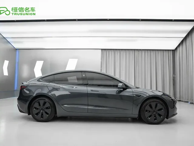 Tesla Model 3 — Фото автомобиля 7