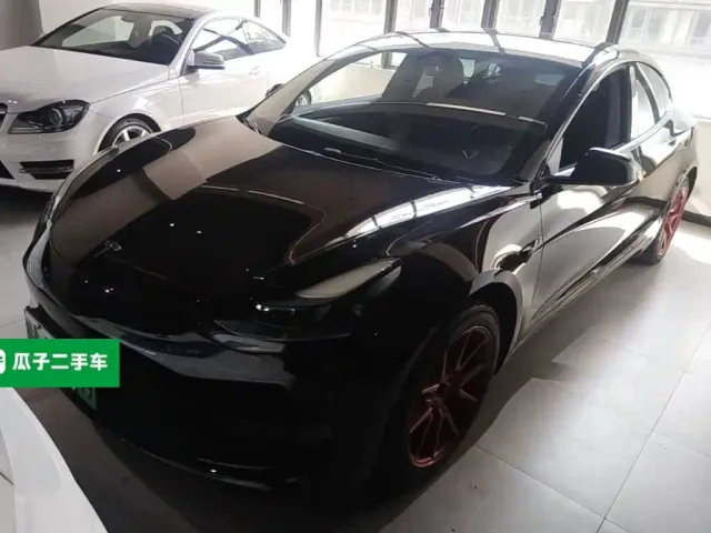 Tesla Model 3 — Фото автомобиля 2