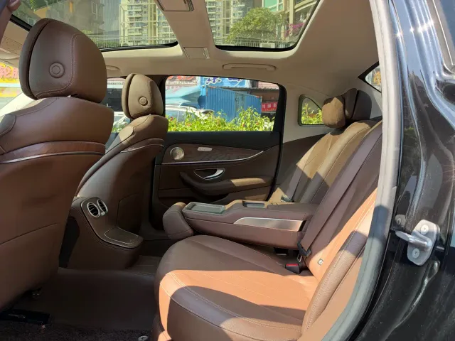 Mercedes-Benz E-Class — Фото автомобиля 5