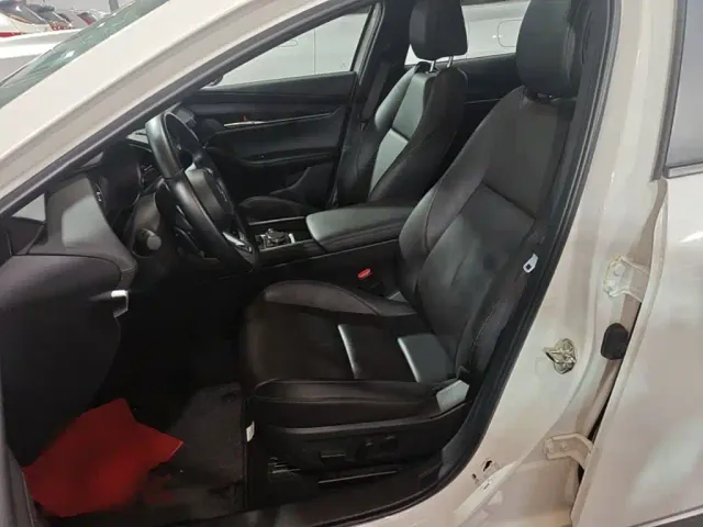 Mazda Axela — Фото автомобиля 14