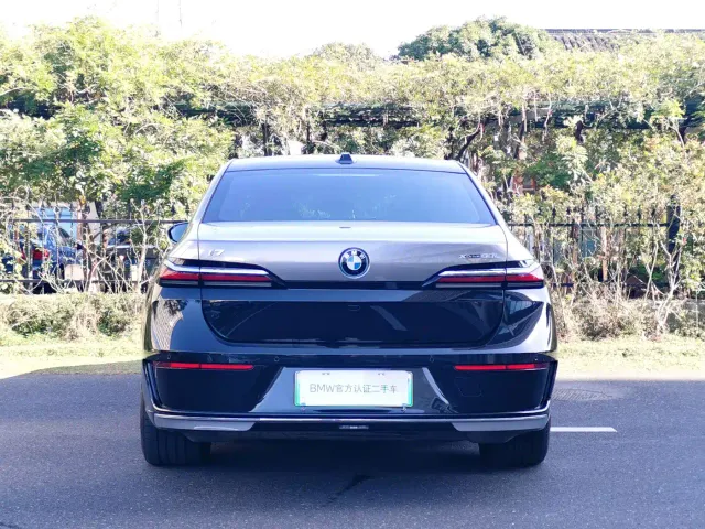 BMW i7 — Фото автомобиля 6