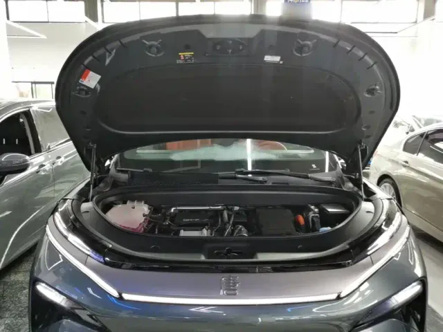 BYD Tang L — Фото автомобиля 19