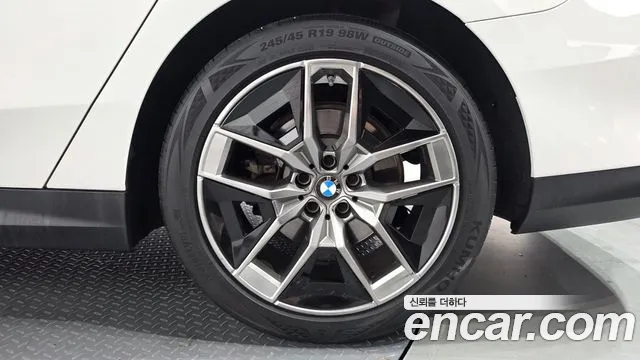 BMW 5-Series — Фото автомобиля 18