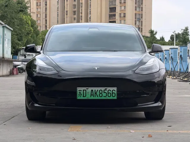 Tesla Model 3 — Фото автомобиля 2