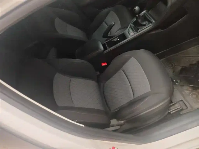 Roewe i5 — Фото автомобиля 24