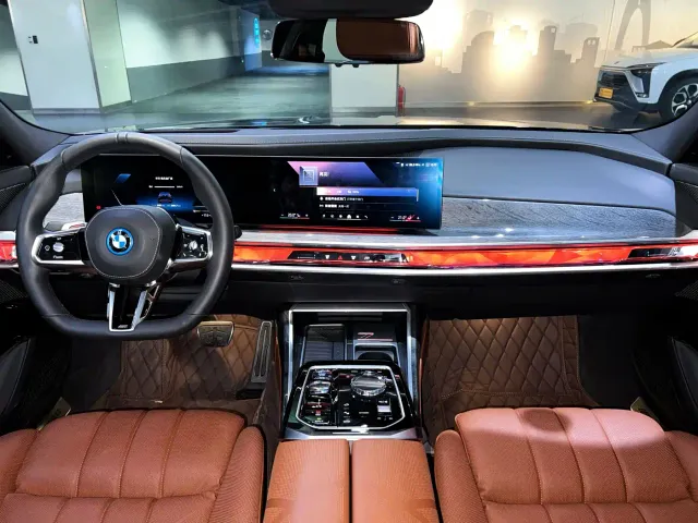 BMW i7 — Фото автомобиля 7