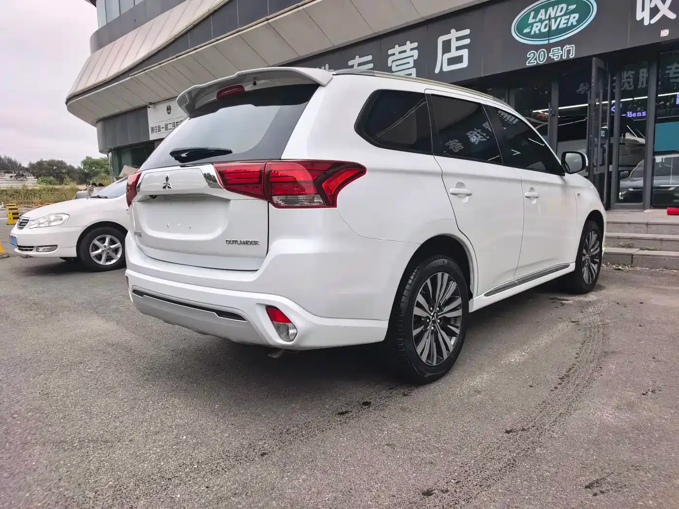 Mitsubishi Outlander 2021 2.0L 2WD Smooth Ride Version 5-Seater — Фото автомобиля 21