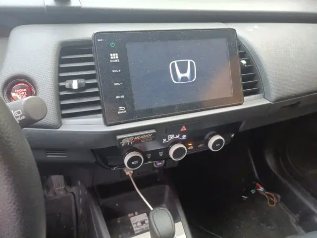Honda Fit — Фото автомобиля 9